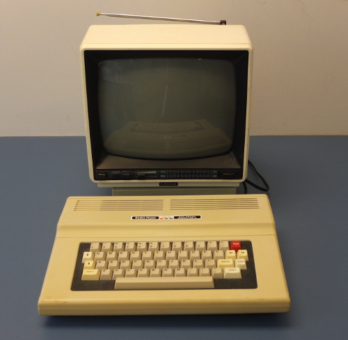 picture of TRS-80 64K Color Computer 2